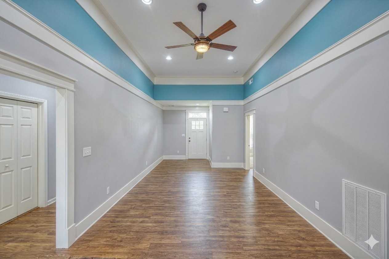 141 Northwestern Ave - Photo 7 of 20