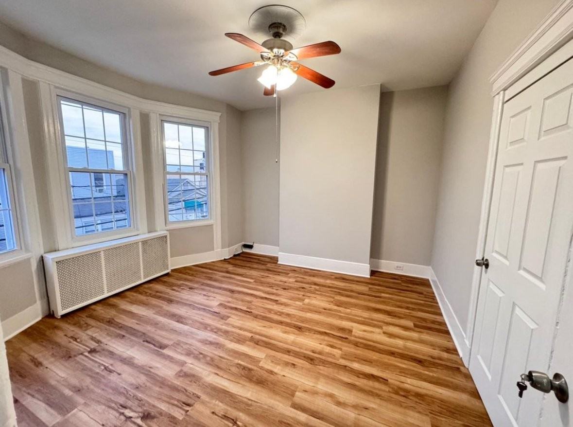 551 57th St Fl 2 - Photo 3 of 10
