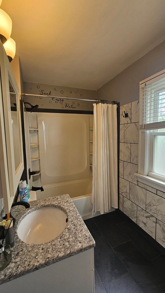 5220 W 52nd St #UP - Photo 7 of 15