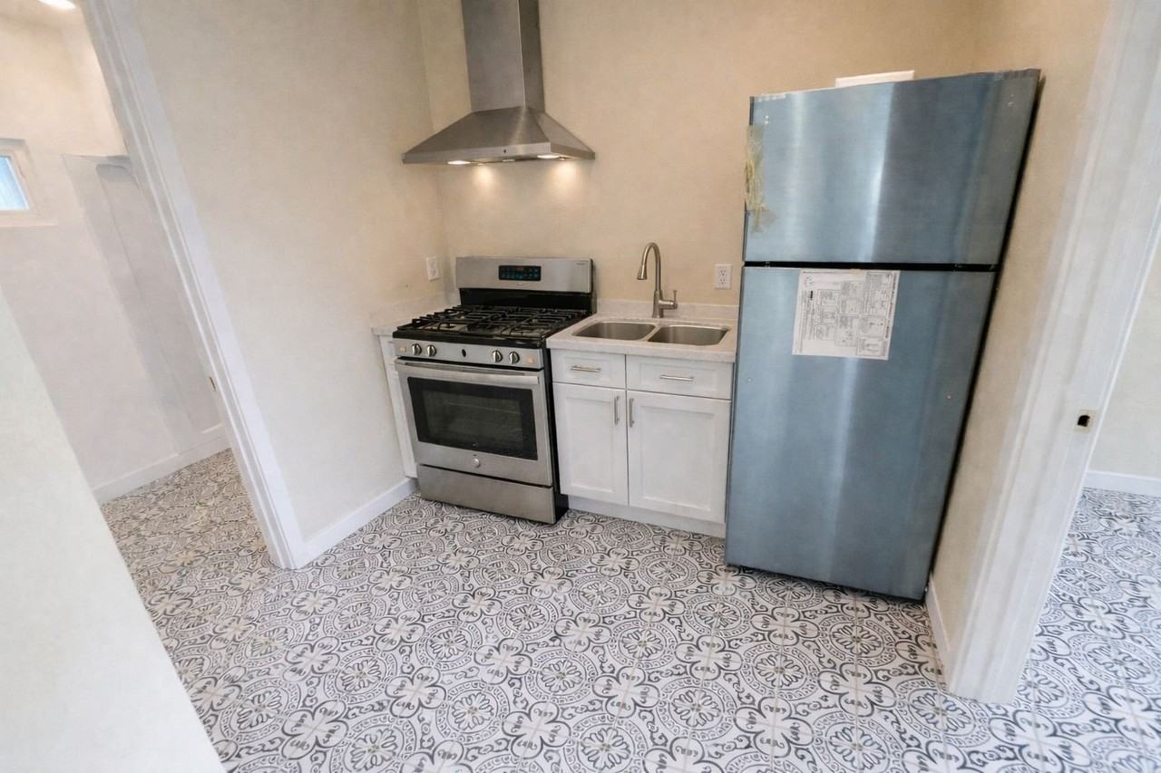 2132 W 84th Pl - Photo 4 of 7