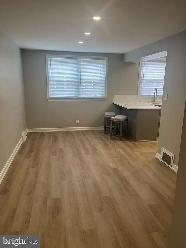 7050 Lynford St - Photo 7 of 20