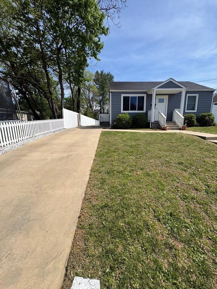 1331 Dudley St Nw - Photo 3 of 19