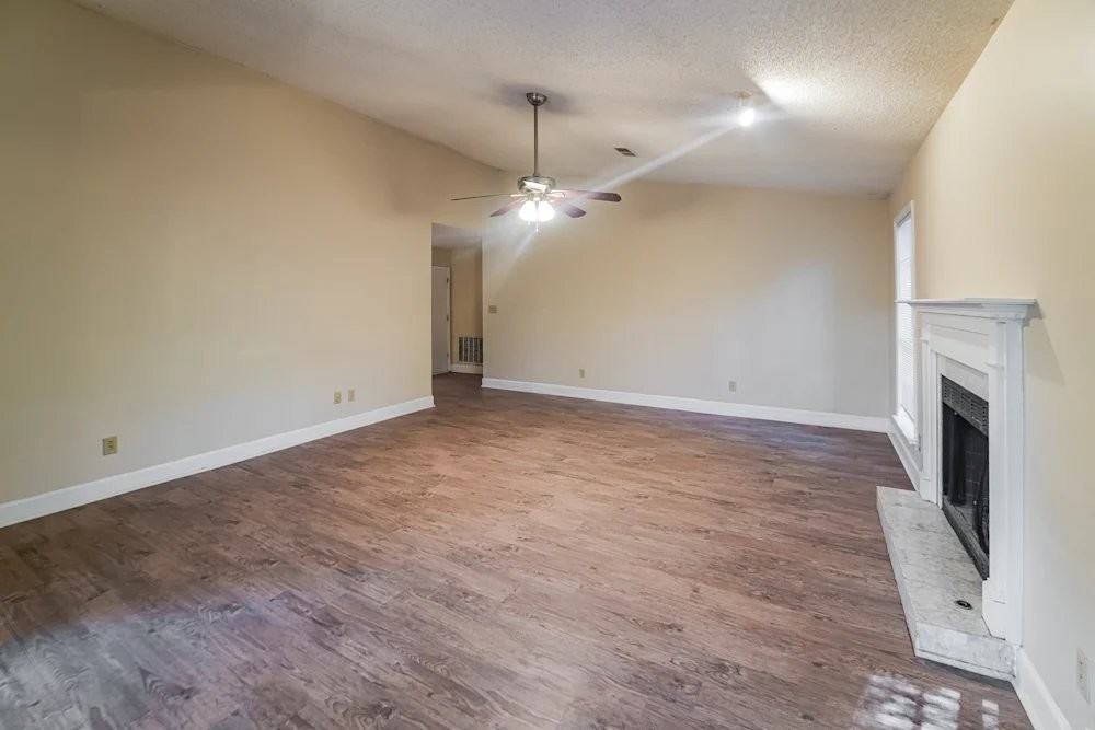 7854 Dogwood Way - Photo 3 of 11