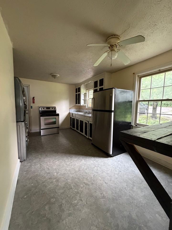 1719 Luton St - Photo 3 of 10