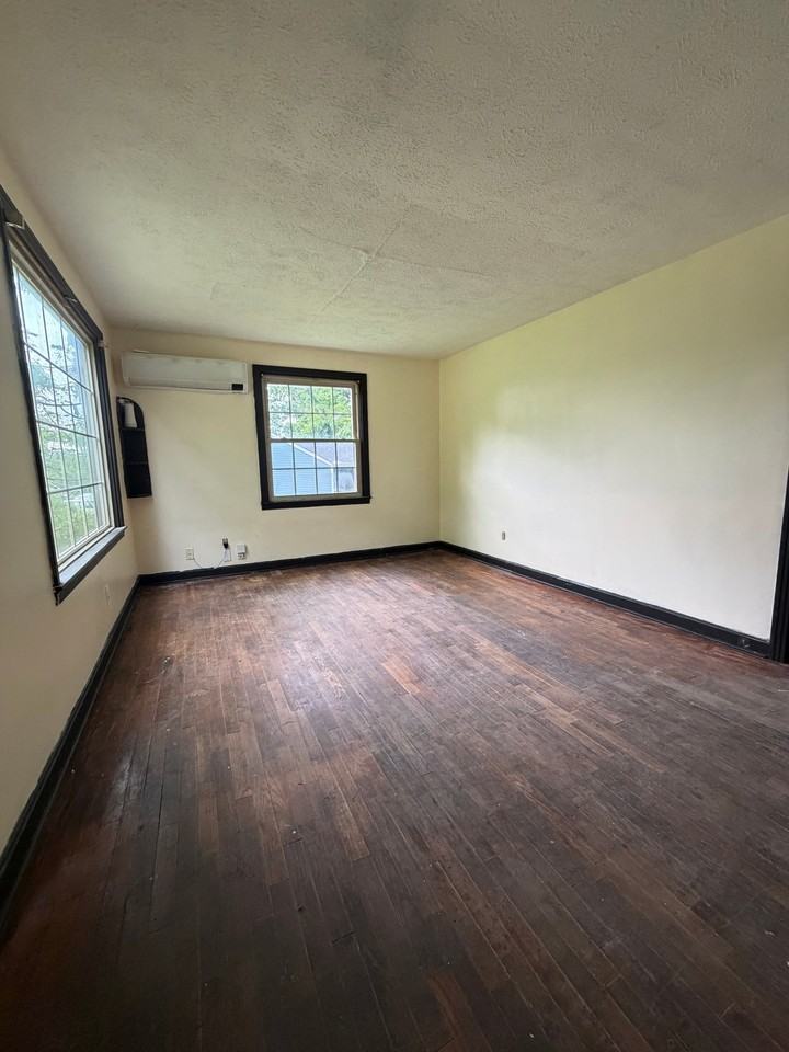 1719 Luton St - Photo 4 of 10
