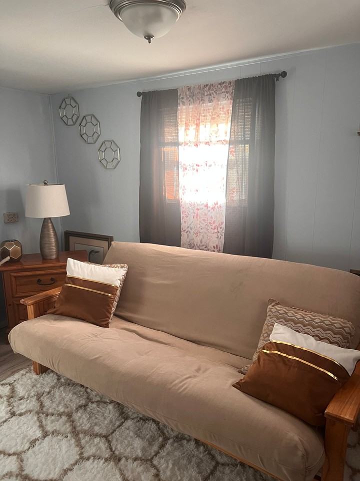 705 Roma Rd - Photo 4 of 7
