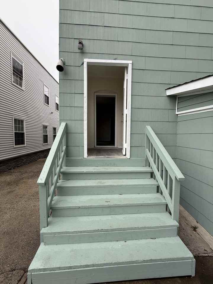 85 Edwin St #1