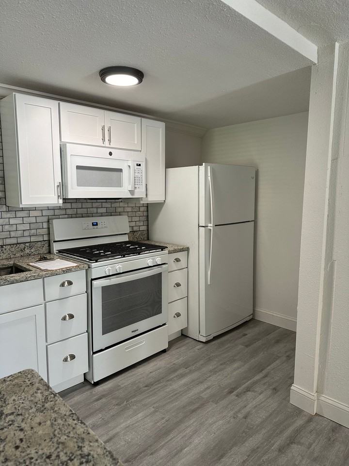 21 S Hollywood Ave #6 - Photo 2 of 10