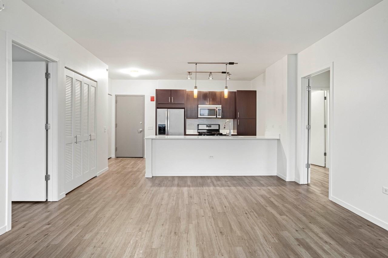 3756 N Halsted St - Photo 2 of 17