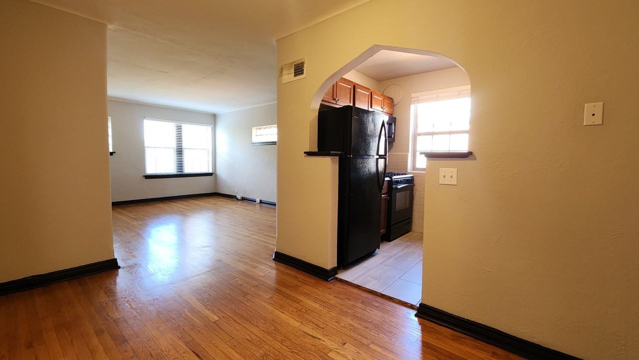 6364 Sutherland Ave #1stFL - Photo 4 of 9