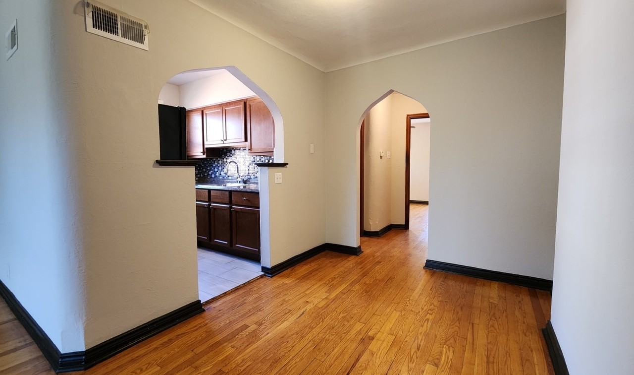 6364 Sutherland Ave #1stFL - Photo 5 of 9