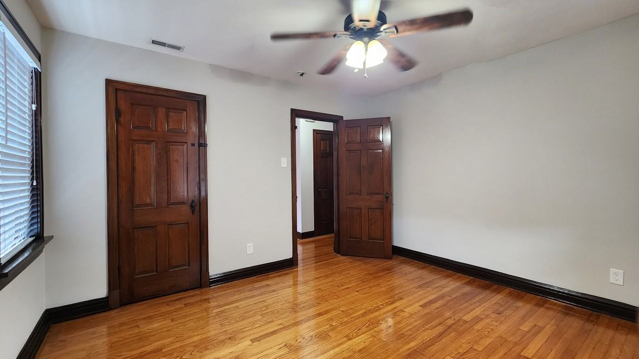 6364 Sutherland Ave #1stFL - Photo 6 of 9