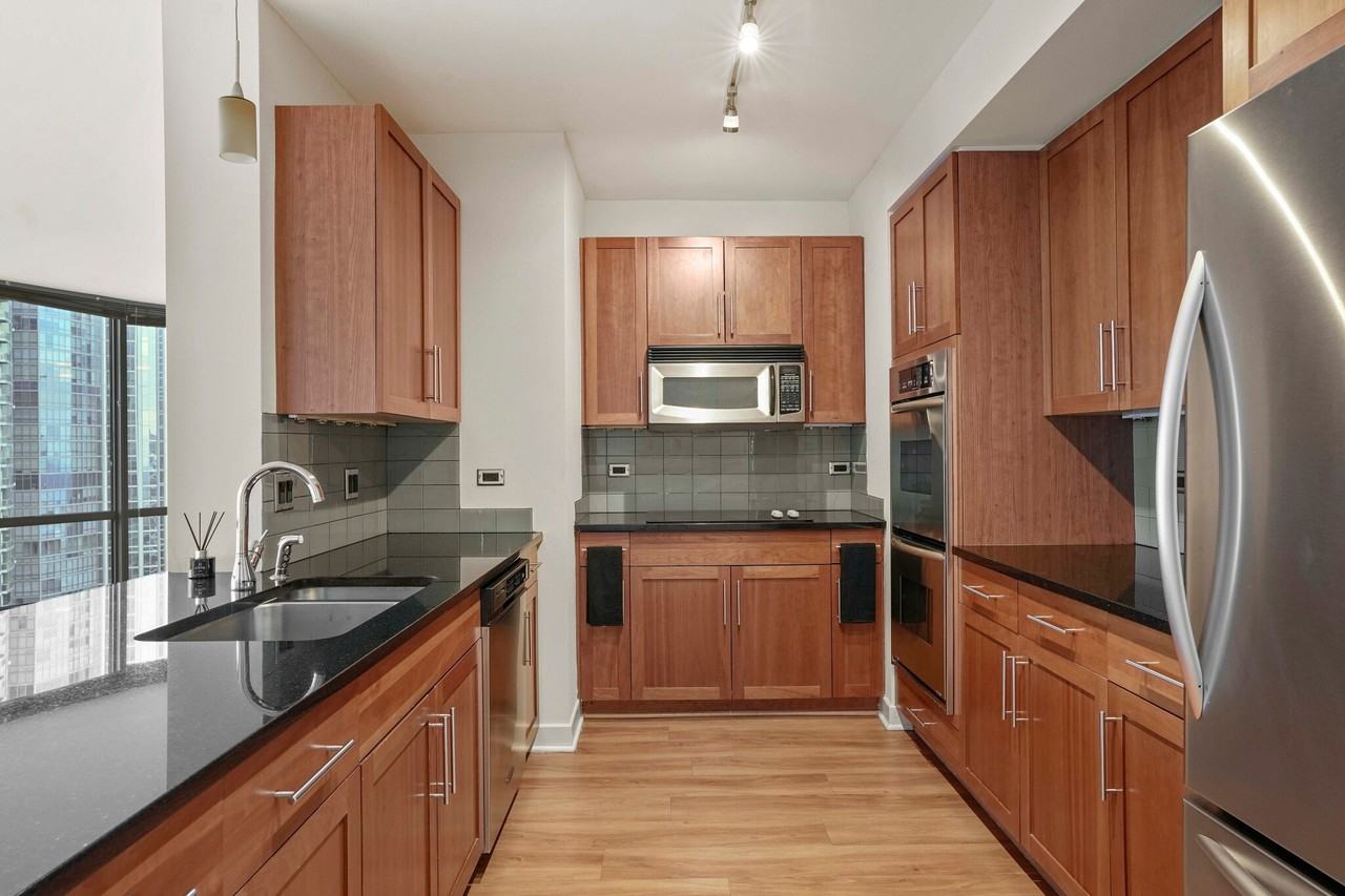 1285 S Michigan Ave - Photo 4 of 16