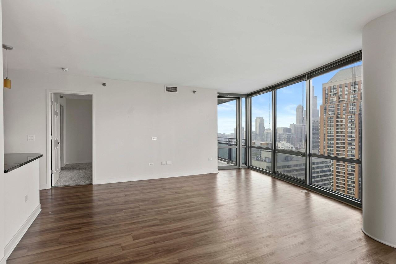 1285 S Michigan Ave - Photo 5 of 16