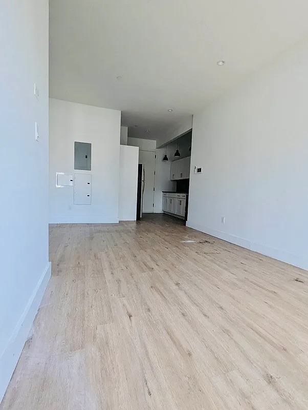1611 Brooklyn Ave #2 - Photo 4 of 10