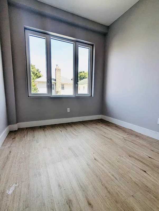 1611 Brooklyn Ave #2 - Photo 5 of 10
