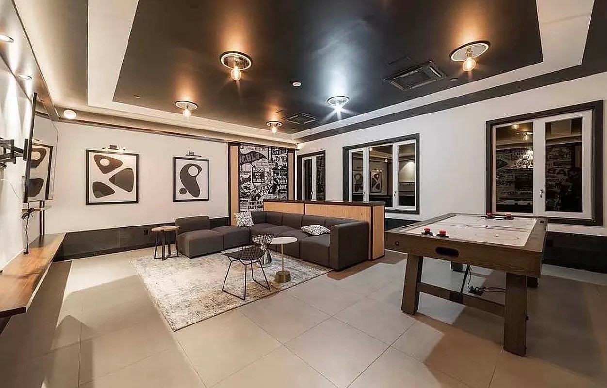 1611 Brooklyn Ave #2 - Photo 6 of 10