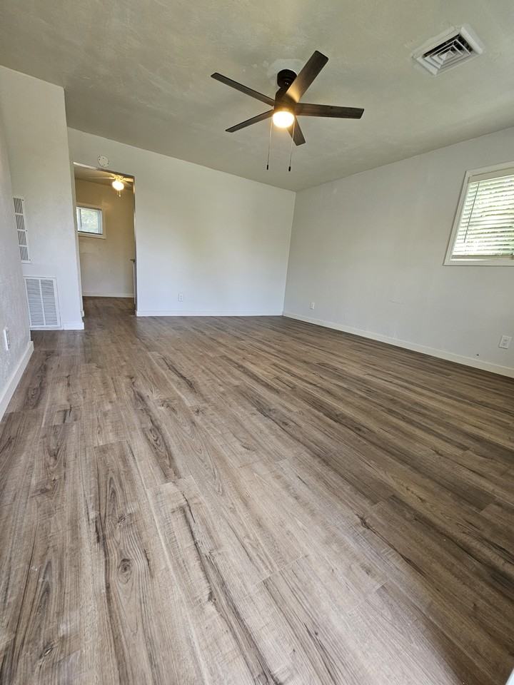 2908 Central Dr #NA - Photo 2 of 14