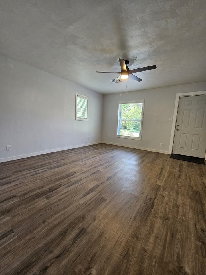 2908 Central Dr #NA - Photo 3 of 14