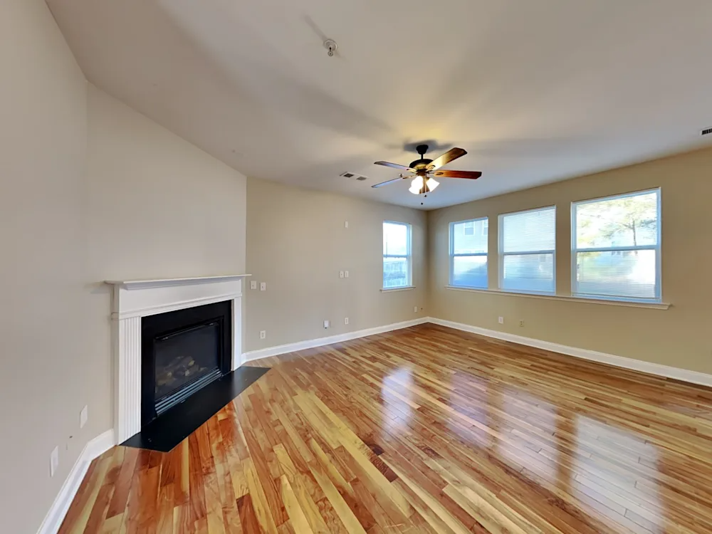 381 Roseglen Dr #NA - Photo 2 of 11