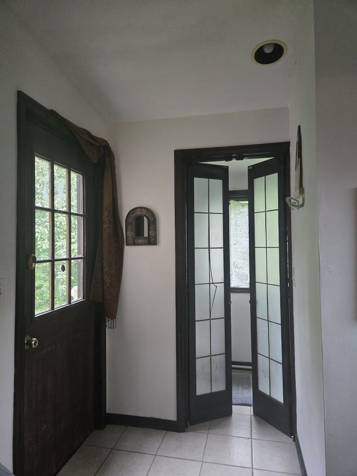 122 Burt St - Photo 2 of 13