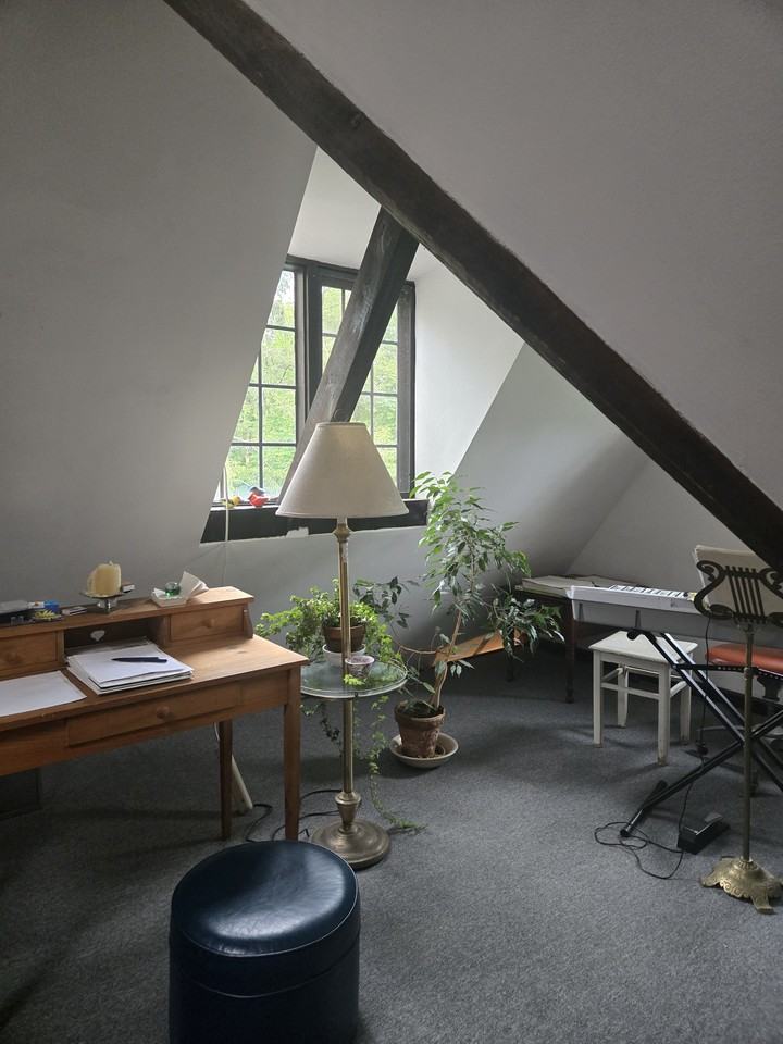 122 Burt St - Photo 7 of 13