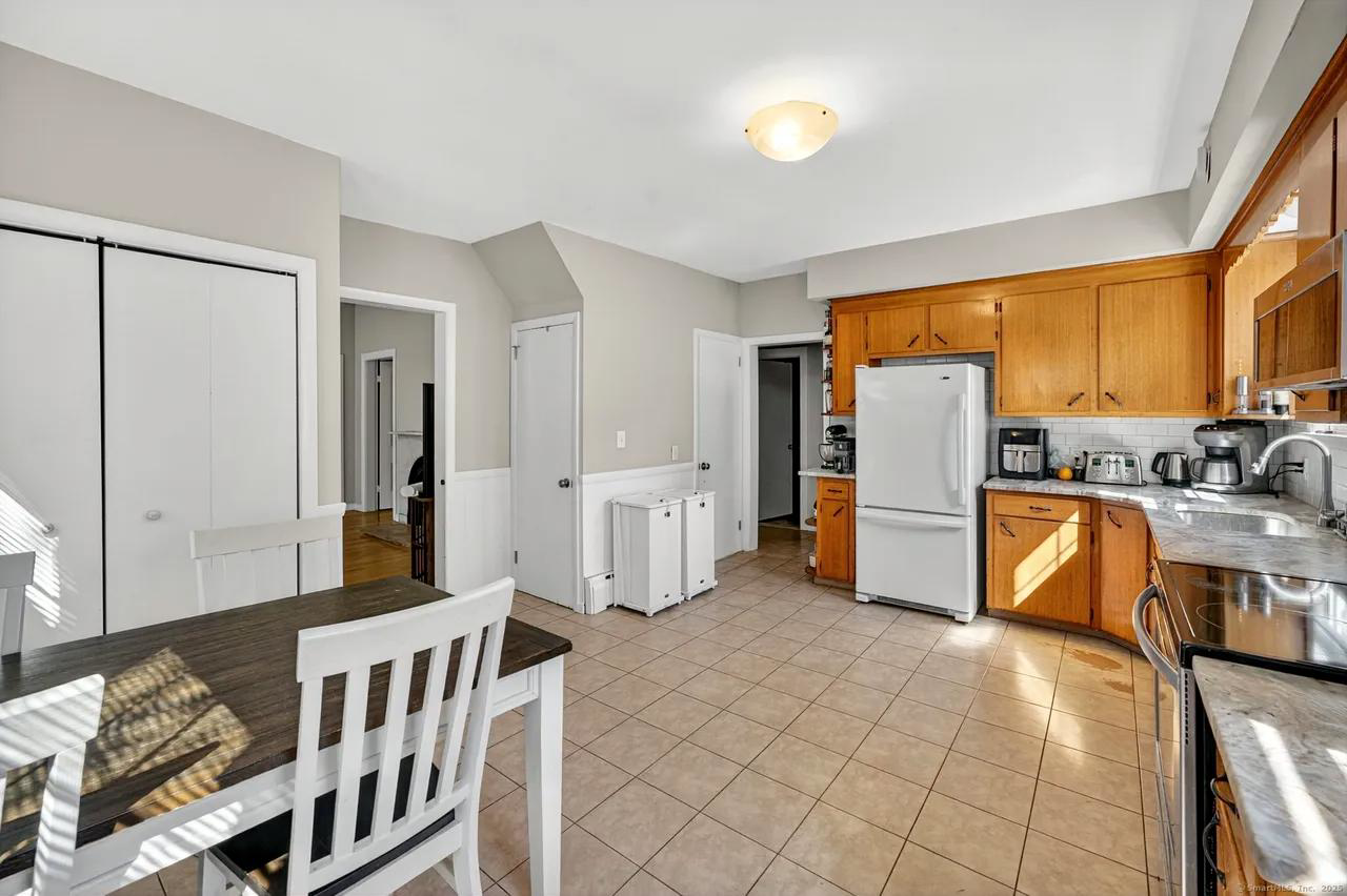 319 Main St #1 - Photo 4 of 16