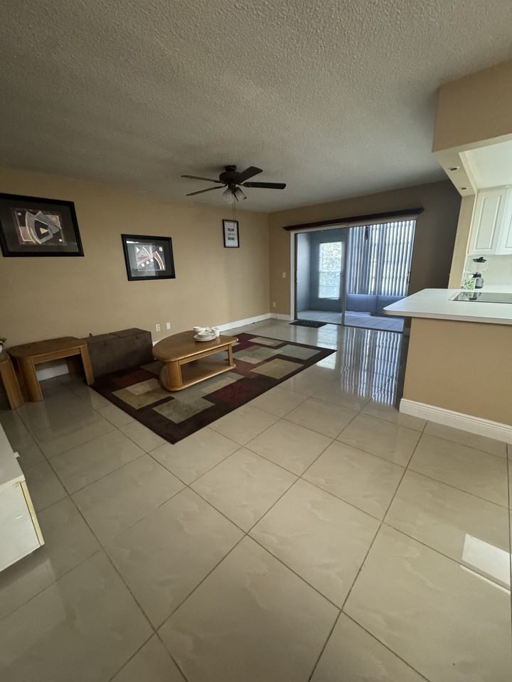 2471 Sw 82nd Ave - Photo 2 of 16