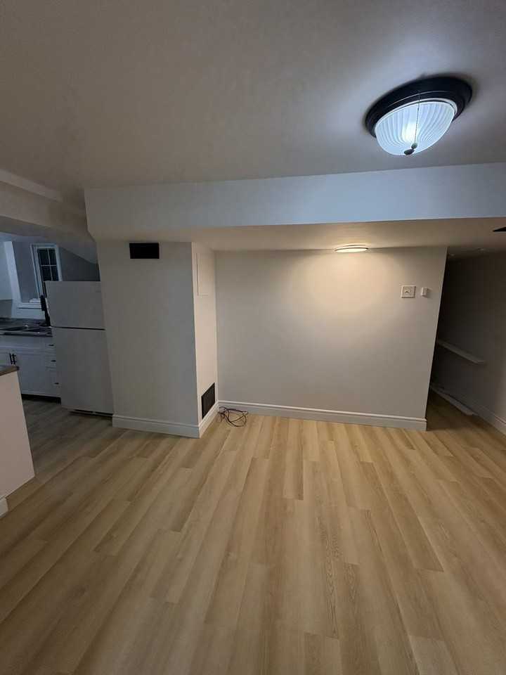 1075 Simcoe St S - Photo 3 of 12
