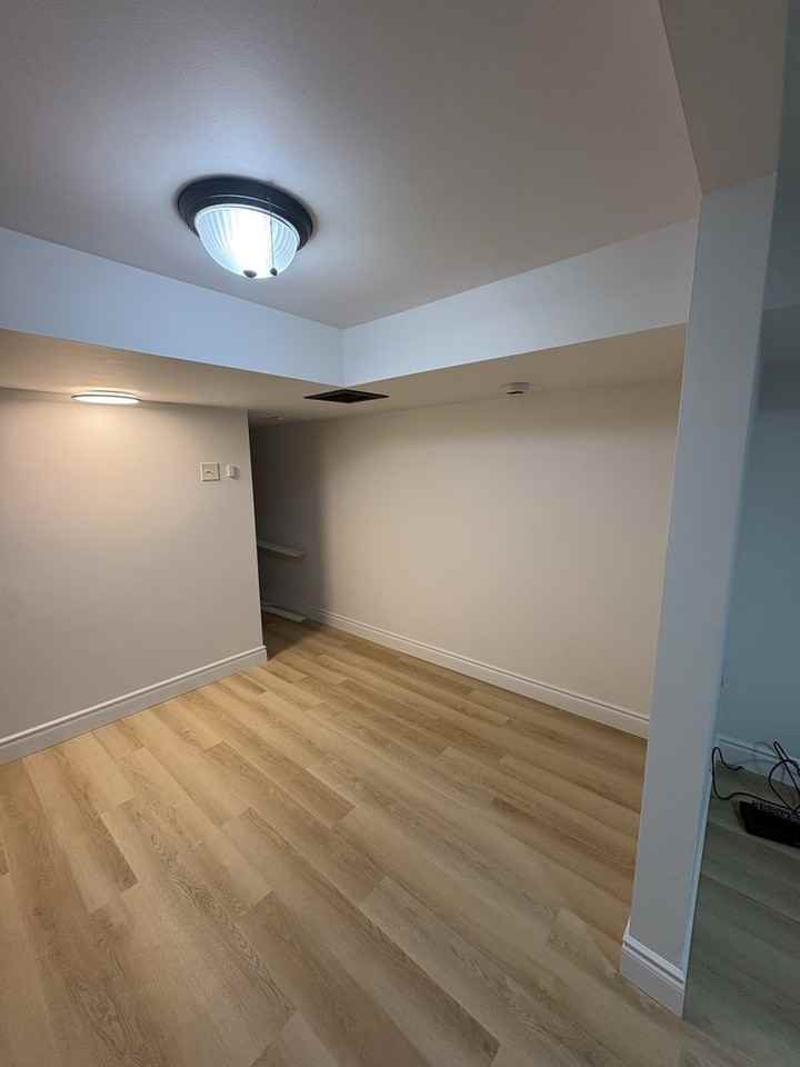 1075 Simcoe St S - Photo 4 of 12