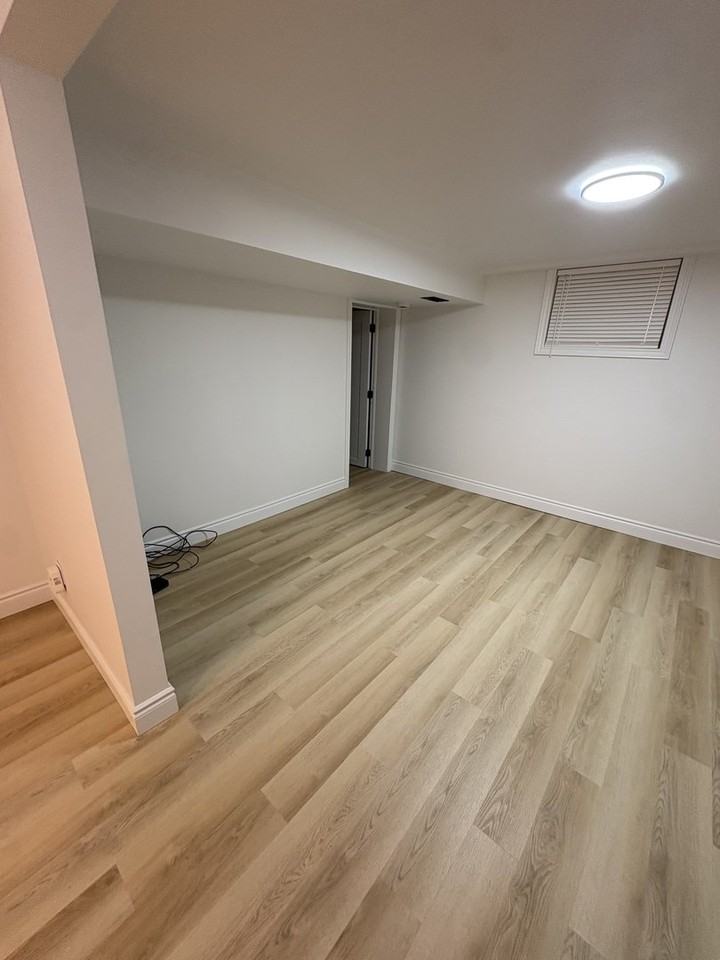 1075 Simcoe St S - Photo 5 of 12