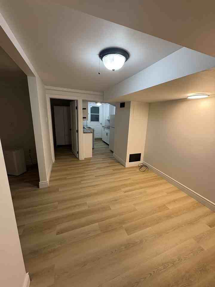 1075 Simcoe St S - Photo 6 of 12
