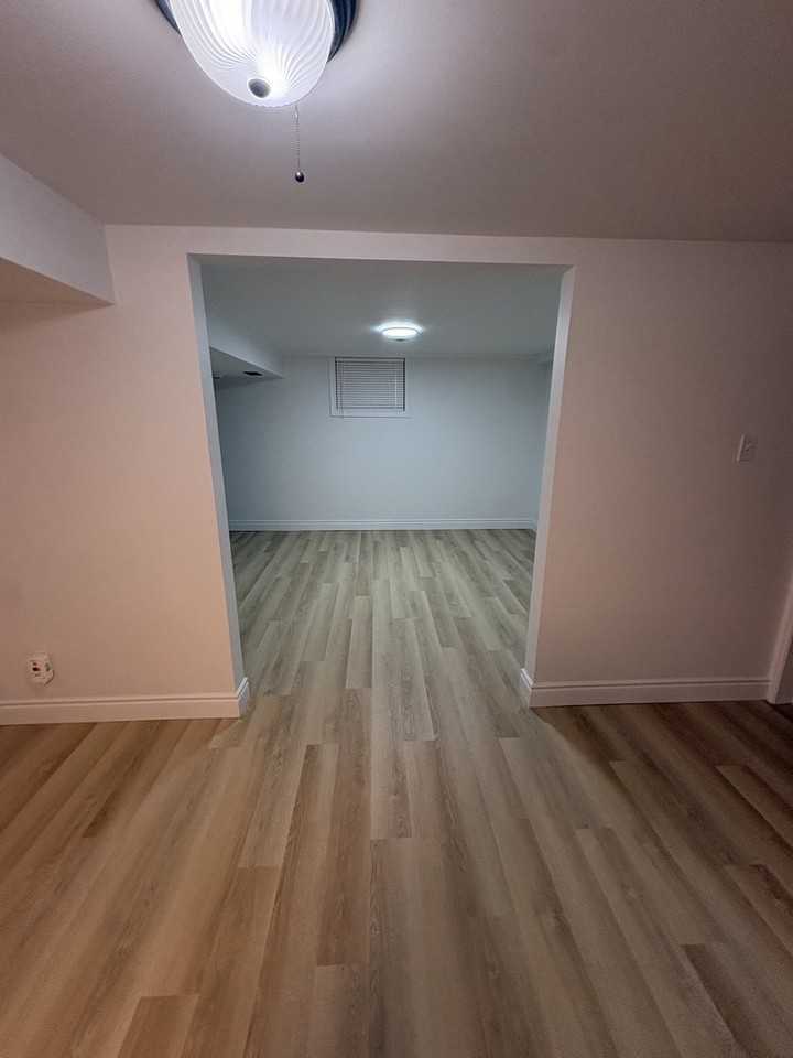 1075 Simcoe St S - Photo 7 of 12