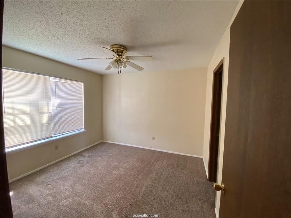 411 Manuel Dr #D - Photo 4 of 6