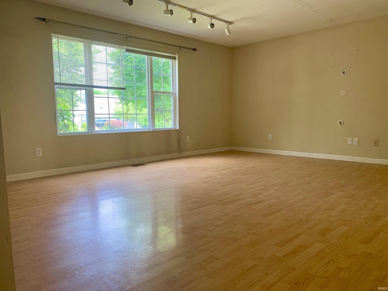 3882 S Claybridge Dr - Photo 2 of 15