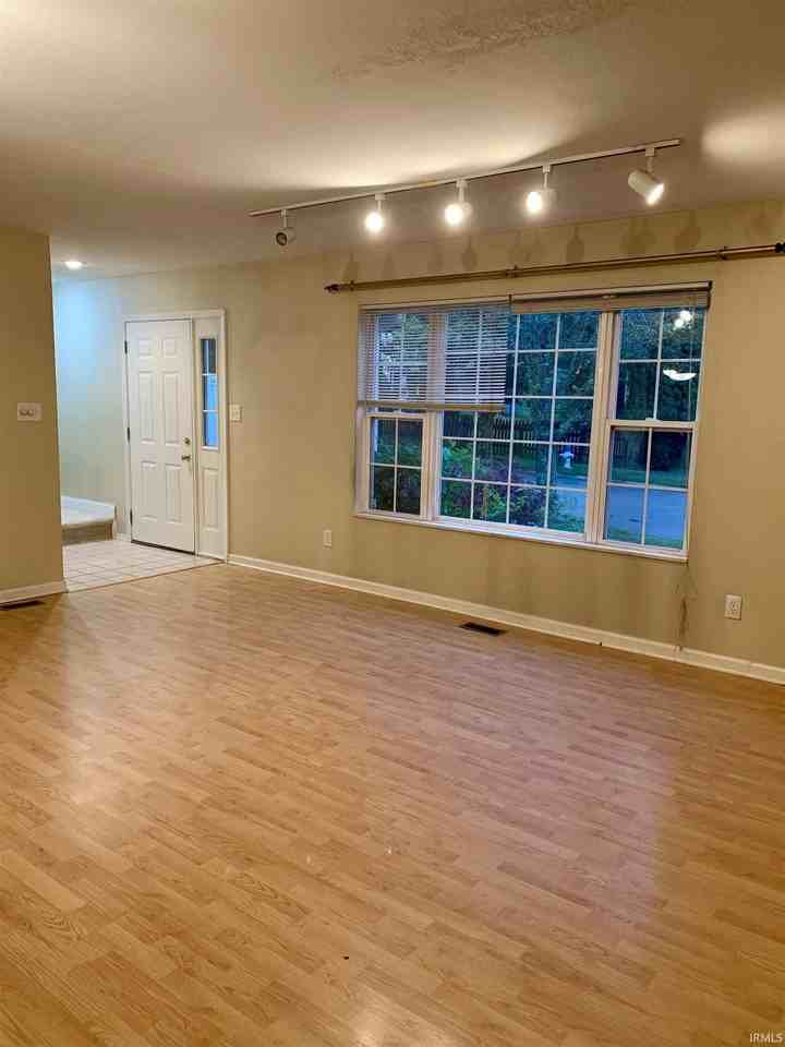 3882 S Claybridge Dr - Photo 3 of 15