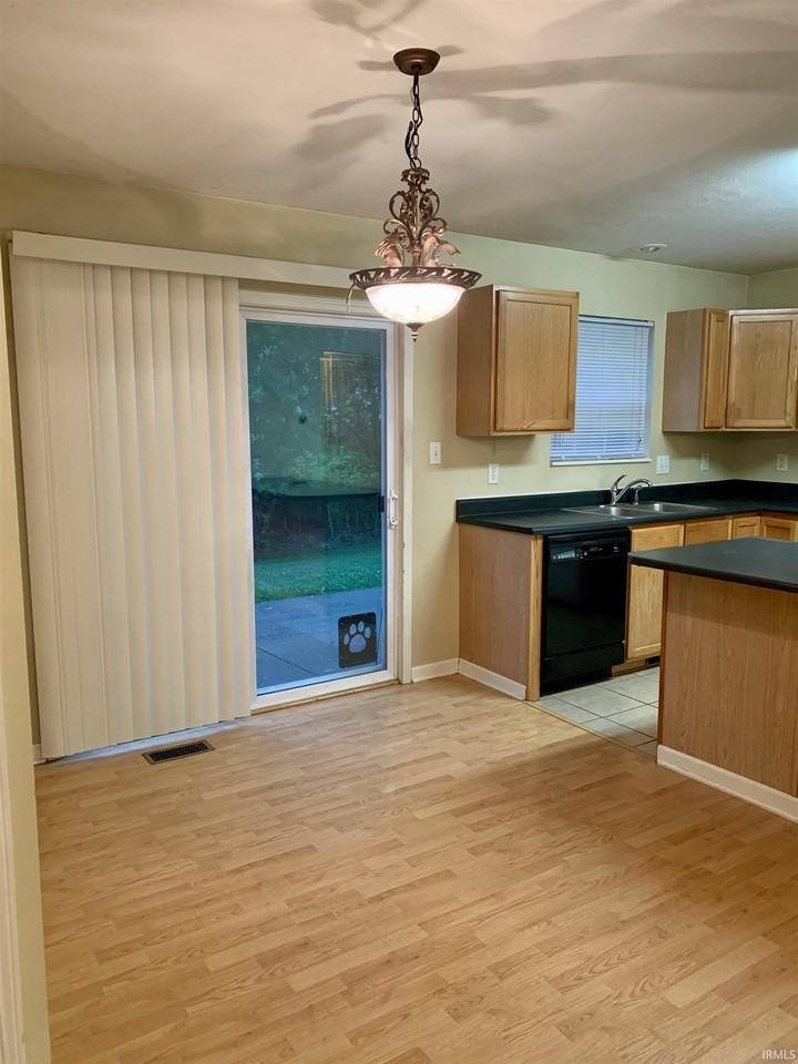 3882 S Claybridge Dr - Photo 6 of 15