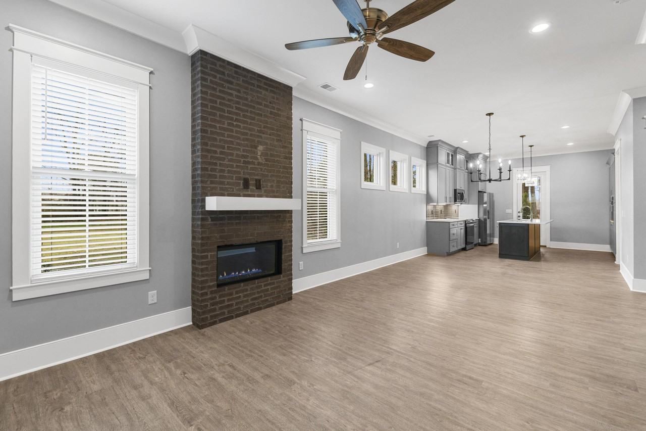 1713 Double Oak Trl - Photo 2 of 36