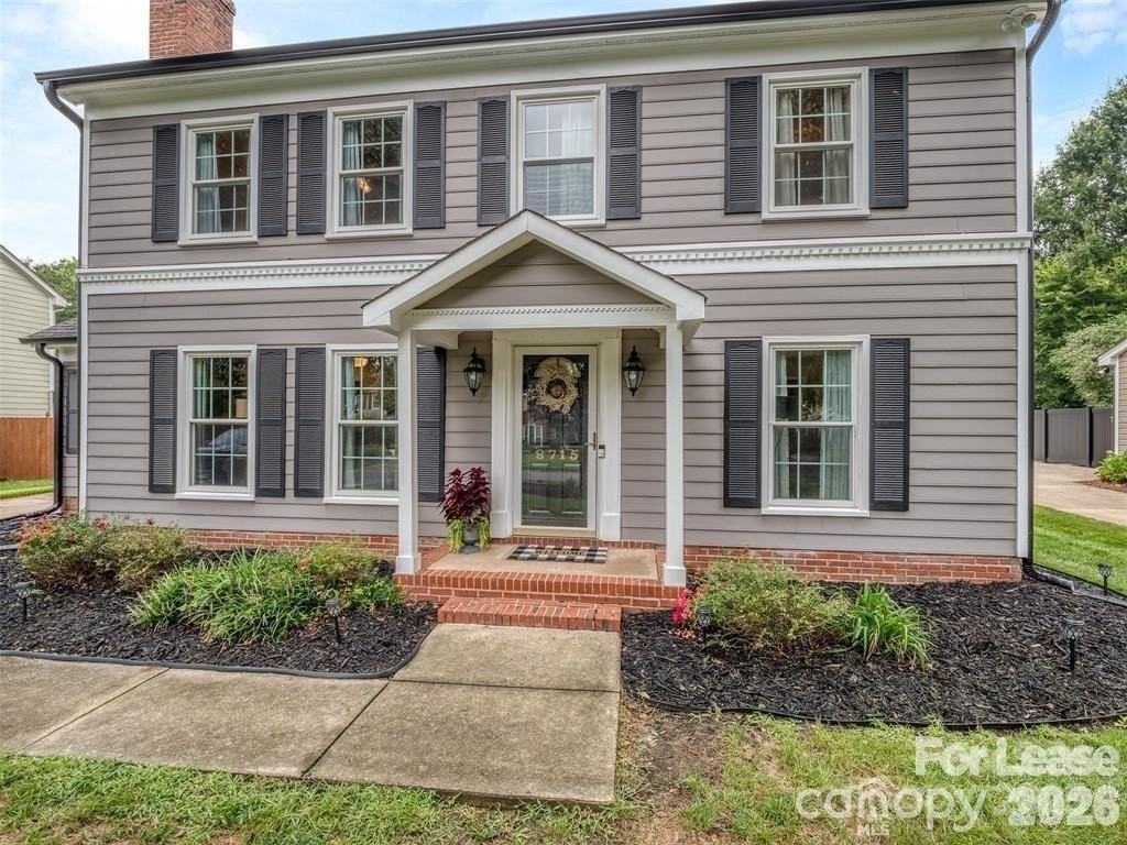 8715 Parkchester Dr - Photo 3 of 27