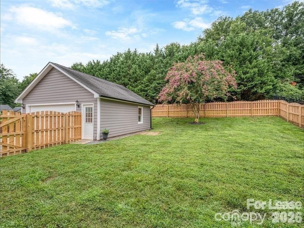 8715 Parkchester Dr - Photo 6 of 27