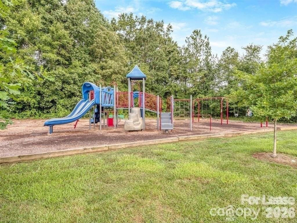 8715 Parkchester Dr - Photo 7 of 27