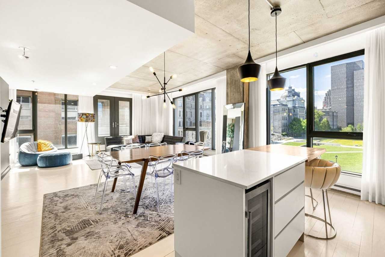 777 Rue Gosford - Photo 2 of 21