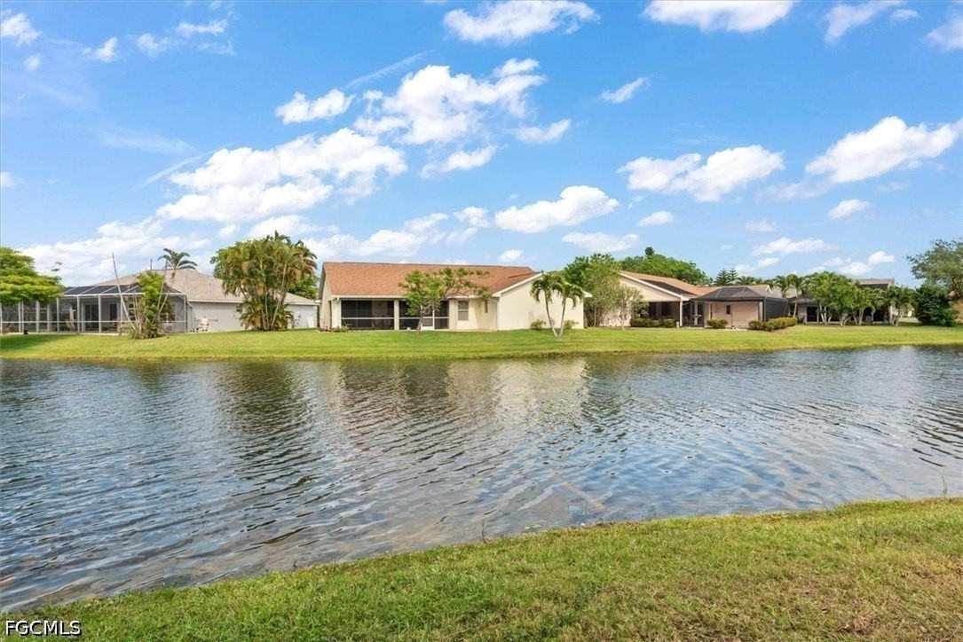 9241 Bramble Ct - Photo 4 of 50