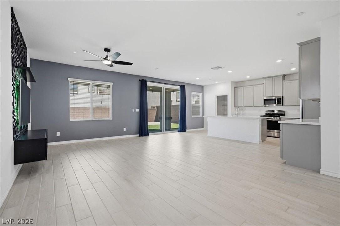 294 Mount Williamson St - Photo 3 of 29