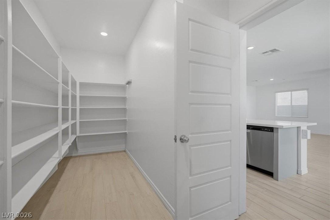 294 Mount Williamson St - Photo 5 of 29