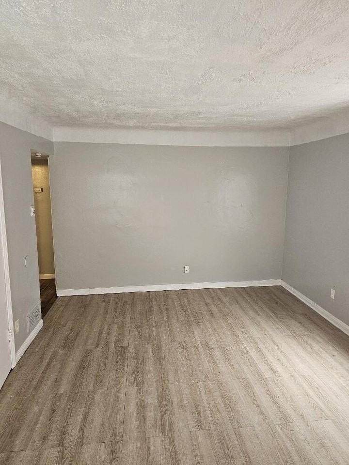 17335 Teppert St - Photo 2 of 7