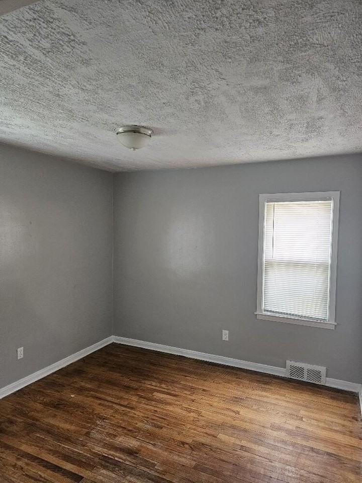 17335 Teppert St - Photo 3 of 7