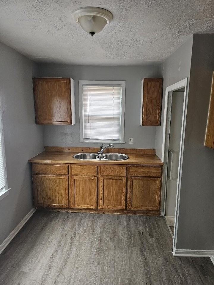 17335 Teppert St - Photo 5 of 7