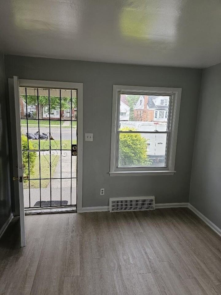 15143 Evergreen Rd - Photo 3 of 7
