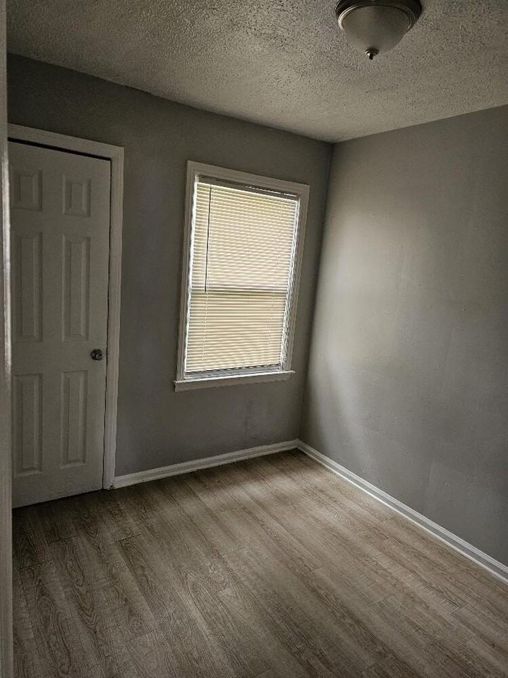 15143 Evergreen Rd - Photo 5 of 7